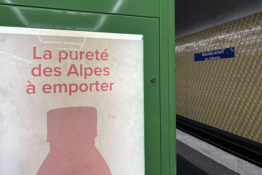 Poster advertising the purity of the Alps in the Paris metro