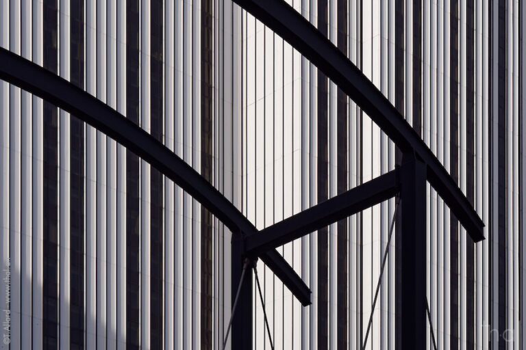 Straightening verticals in architectural photography